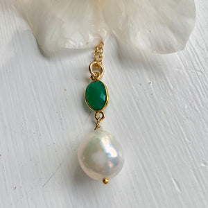Gemstone necklace with green onyx crystal and large pearl pendant on gold cable chain