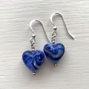 Earrings with byzantine periwinkle and white gold Murano glass small heart drops