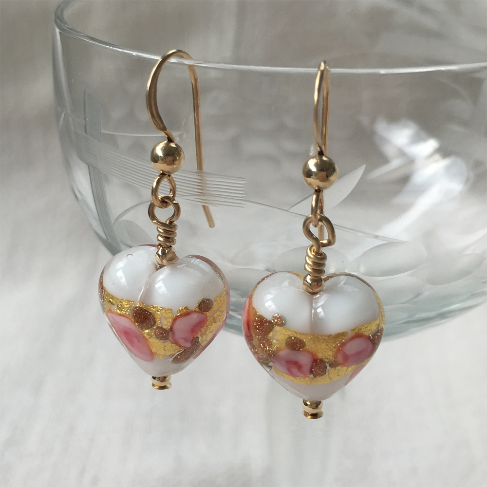 Earrings with pink roses, gold, aventurine and white pastel Murano glass small heart drops