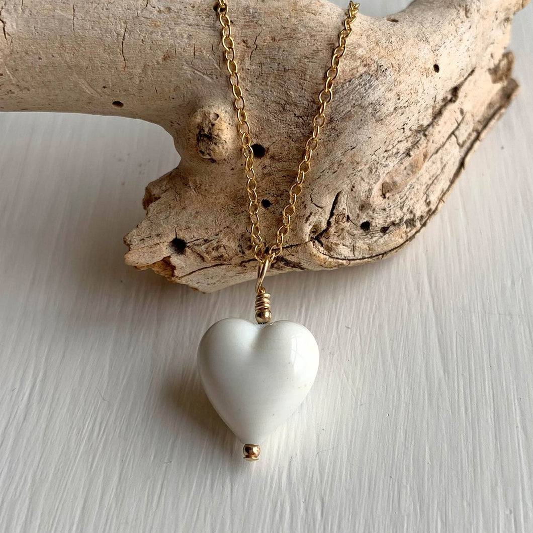 Necklace with ivory (white) pastel Murano glass small heart pendant on gold cable chain