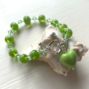 Bracelet with green Murano glass marguerite beads, Swarovski© crystals and heart charm