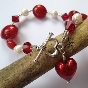Bracelet with red Murano glass beads, Swarovski© crystals, pearls and heart charm