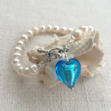 Bracelet with turquoise (blue) Murano glass small heart charm on white freshwater pearls