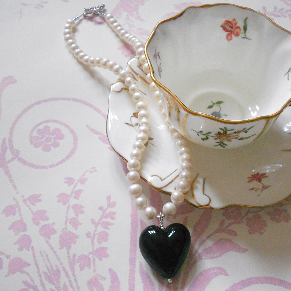 Black and white heart necklace deals
